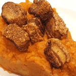 Machaconas, plato tradicional de la cocina casera del restaurante La Posada del Agua con productos locales de temporada